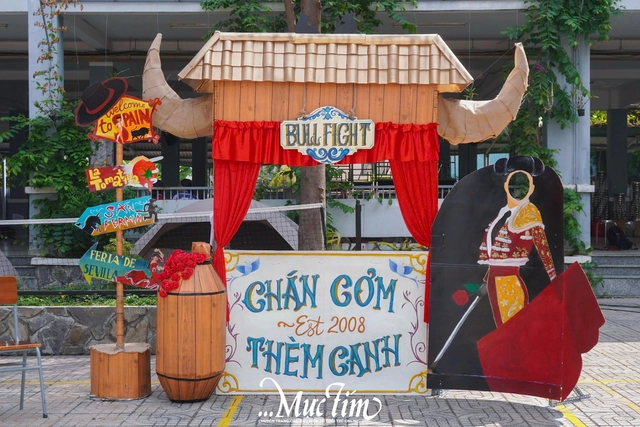 Học sinh tái hiện không gian văn hóa đa quốc gia tại hội trại truyền thống - Ảnh 2.