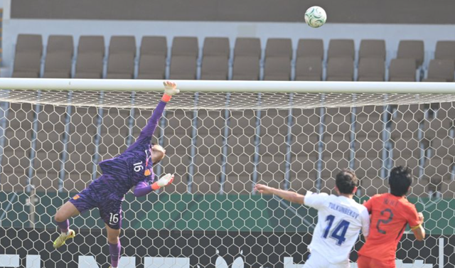 Hàng thủ của U23 Trung Quốc sẽ là thách thức lớn cho U23 Việt Nam - Ảnh 2.