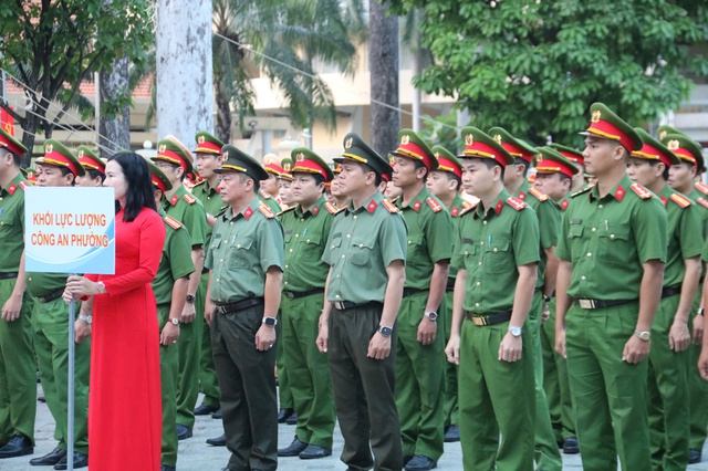 Ho Chi Minh City launches crackdown on sidewalk, roadway encroachment - Ảnh 4.