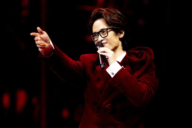 Hà Anh Tuấn dành 1 tỷ đồng giúp đỡ bệnh nhân ung thư về quê dịp năm mới- Ảnh 1.