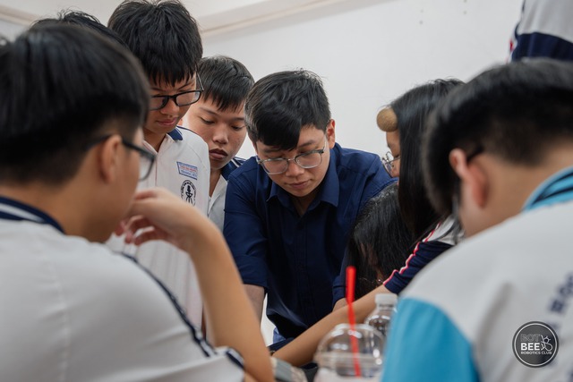 Những "bạn ong" yêu robot của Trường THPT chuyên Trần Đại Nghĩa- Ảnh 2.
