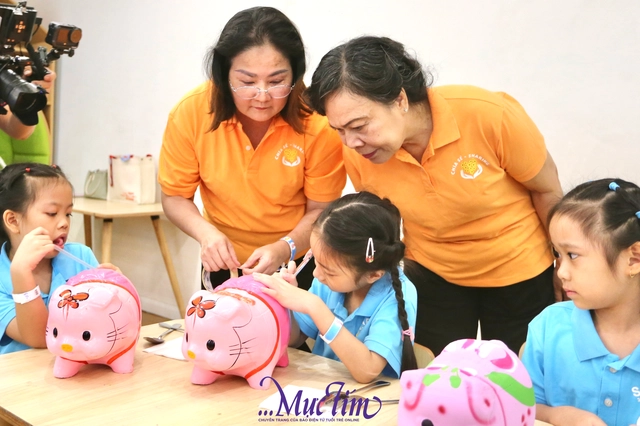 Thế hệ thứ 3 của Nhóm Chia sẻ - Sharing đóng góp Tết cho em - Ảnh 1.