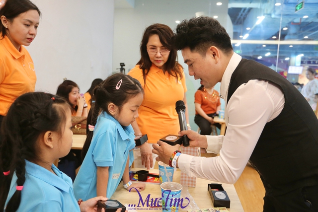 Thế hệ thứ 3 của Nhóm Chia sẻ - Sharing đóng góp Tết cho em - Ảnh 9.