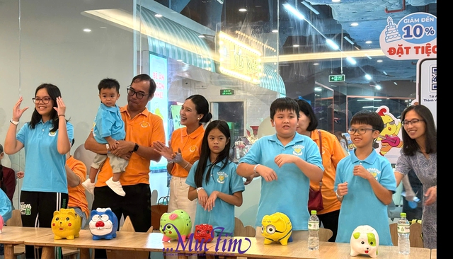 Thế hệ thứ 3 của Nhóm Chia sẻ - Sharing đóng góp Tết cho em - Ảnh 3.