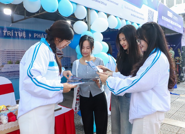 Nếu học du lịch, có sợ bị AI thay thế không? - Ảnh 1.