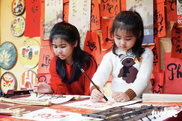 Local, int’l visitors captivated by traditional Tet festival in Vietnam’s Khanh Hoa- Ảnh 5.