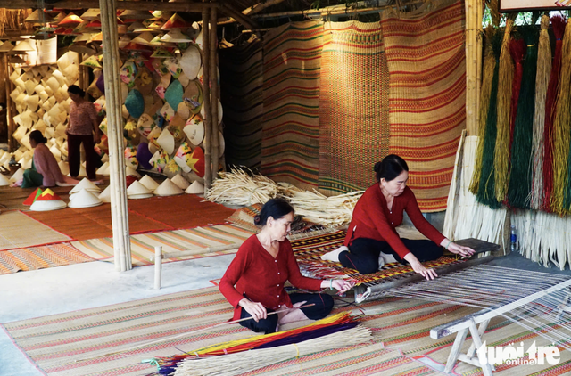 Local, int’l visitors captivated by traditional Tet festival in Vietnam’s Khanh Hoa- Ảnh 6.