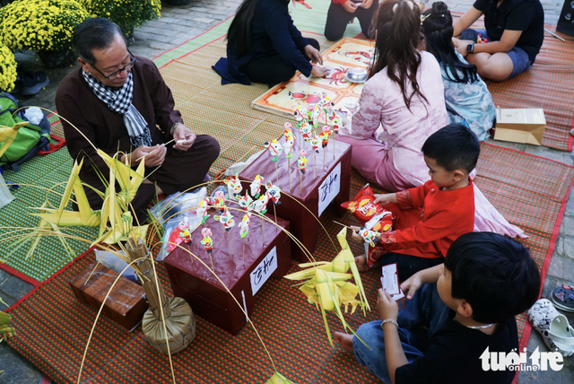 Local, int’l visitors captivated by traditional Tet festival in Vietnam’s Khanh Hoa- Ảnh 8.