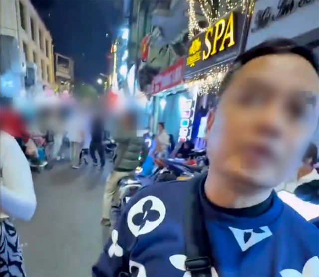 In Hanoi, man fined $95 for offering drugs to entice foreign tourists into massage parlors- Ảnh 1.