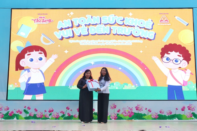 Học trò Trường tiểu học Nguyễn Thượng Hiền thích thú tìm hiểu nhóm chất dinh dưỡng - Ảnh 8.