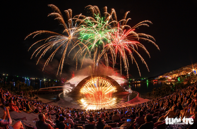 Int’l tourists gravitate to Vietnam’s Phu Quoc for day-to-night activities on New Year’s Day
- Ảnh 4.