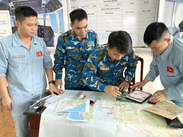 Choppers take to skies over Da Nang as training season begins
- Ảnh 1.