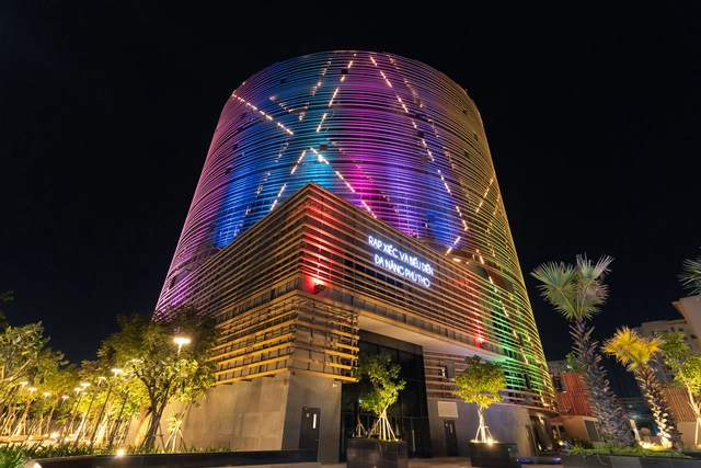 Ho Chi Minh City multi-purpose circus theater lights up during final testing phase- Ảnh 2.