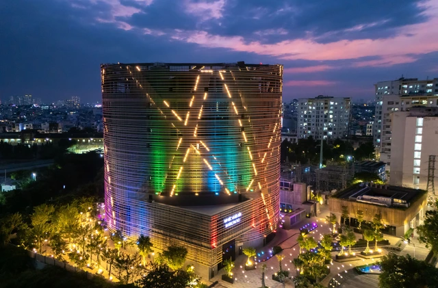 Ho Chi Minh City multi-purpose circus theater lights up during final testing phase- Ảnh 1.