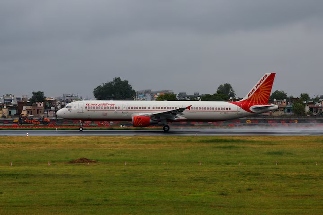 Canada asks Air India to probe incident of pilot reporting for duty under influence of alcohol, source says- Ảnh 1.