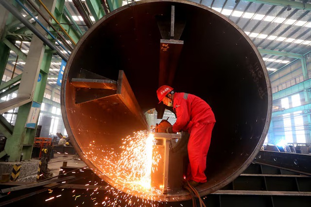 Asia's factories end 2025 on firmer footing as orders pick up- Ảnh 1.