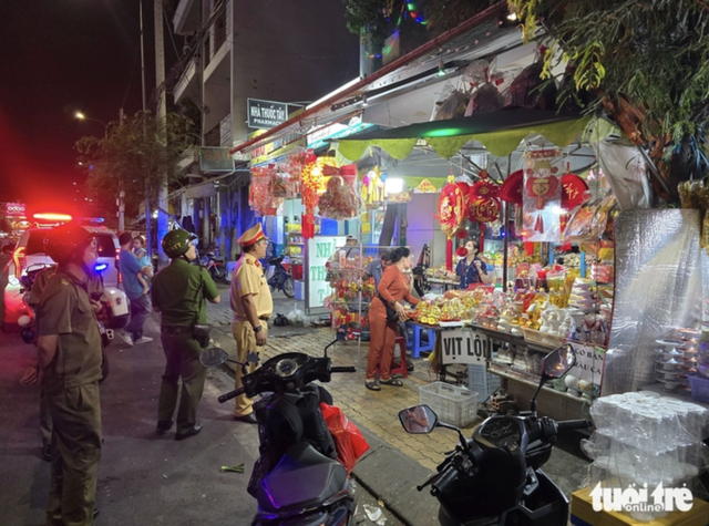 Sidewalk encroachment crackdown intensified on some Ho Chi Minh City streets- Ảnh 1.