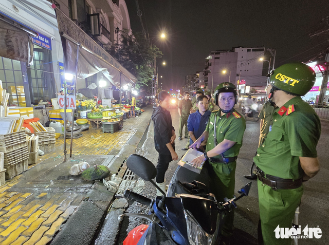 Sidewalk encroachment crackdown intensified on some Ho Chi Minh City streets- Ảnh 3.
