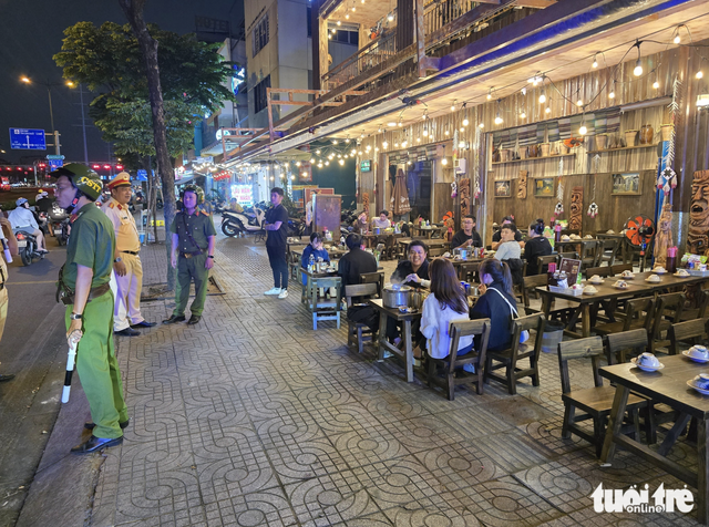Sidewalk encroachment crackdown intensified on some Ho Chi Minh City streets- Ảnh 5.