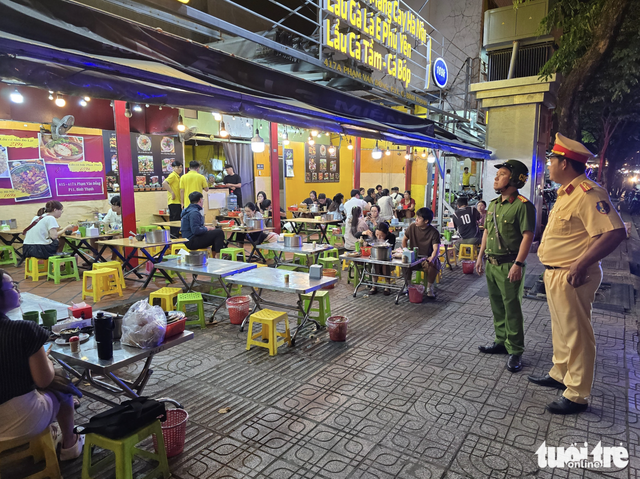 Sidewalk encroachment crackdown intensified on some Ho Chi Minh City streets- Ảnh 6.