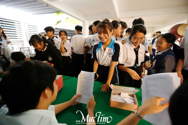 Giờ ra chơi nói không với điện thoại ở Trường THPT Bình Phú- Ảnh 18.