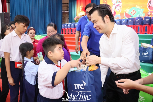 Nhóm Chia sẻ - Sharing đón sinh nhật tuổi 20, mang xuân ấm áp đến với 400 trẻ em Tây Ninh - Ảnh 11.