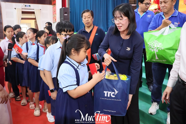 Nhóm Chia sẻ - Sharing đón sinh nhật tuổi 20, mang xuân ấm áp đến với 400 trẻ em Tây Ninh - Ảnh 12.