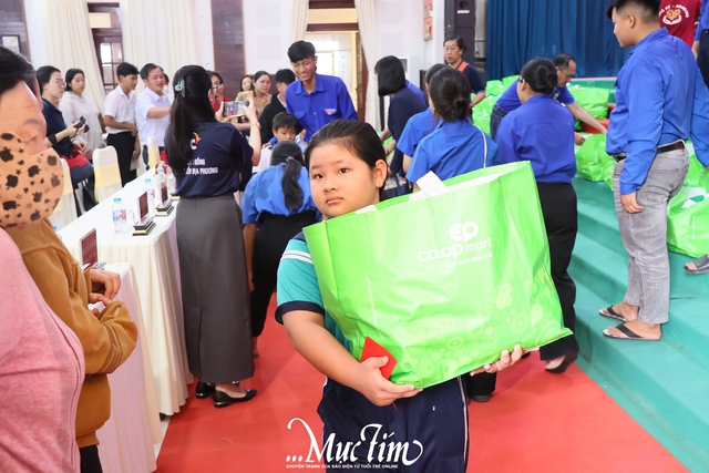 Nhóm Chia sẻ - Sharing đón sinh nhật tuổi 20, mang xuân ấm áp đến với 400 trẻ em Tây Ninh - Ảnh 18.