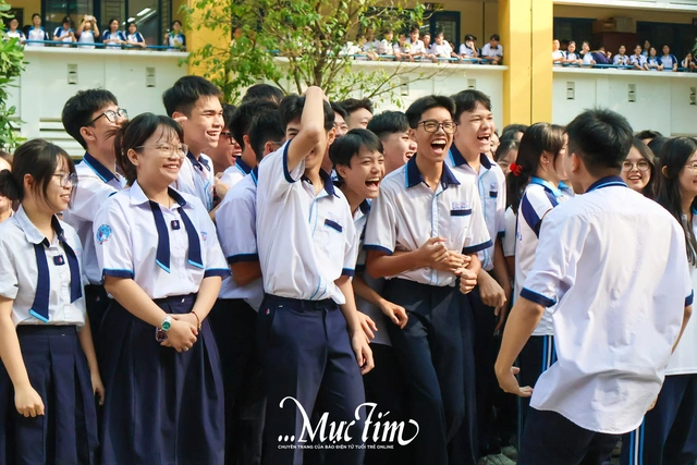 Giờ ra chơi nói không với điện thoại ở Trường THPT Bình Phú- Ảnh 4.