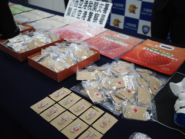 Thai woman arrested in Japan for smuggling 'zombie cigarettes' - Ảnh 1.