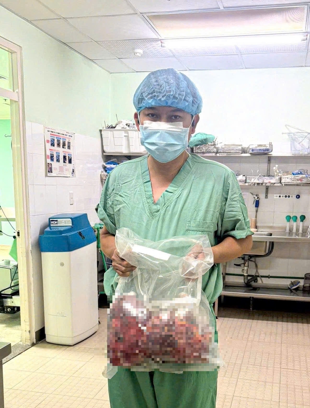 Vietnam performs 1st dual kidney removal, transplant surgery- Ảnh 2.
