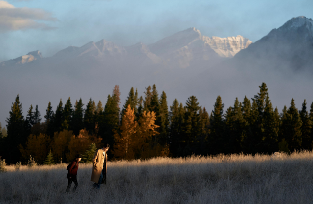 Hành trình giải mã ngôn ngữ tình yêu của bộ đôi Can this love be translated?- Ảnh 4. Hành trình giải mã ngôn ngữ tình yêu của bộ đôi Can this love be translated?- Ảnh 4.