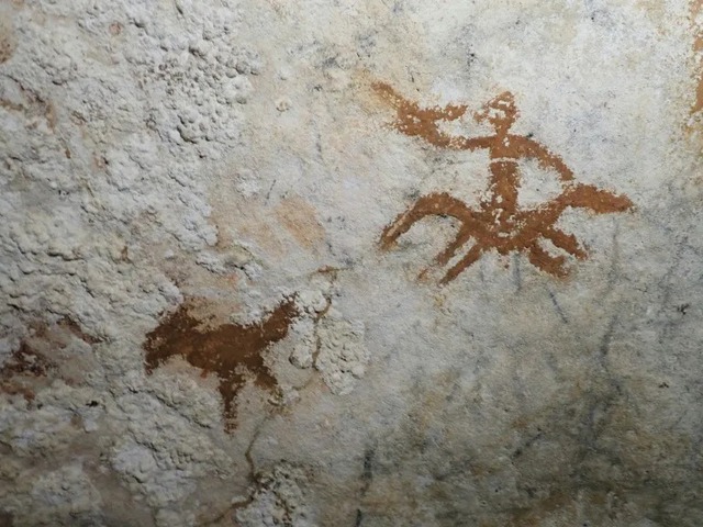 World's oldest cave art discovered in Indonesia- Ảnh 1. World's oldest cave art discovered in Indonesia- Ảnh 1.