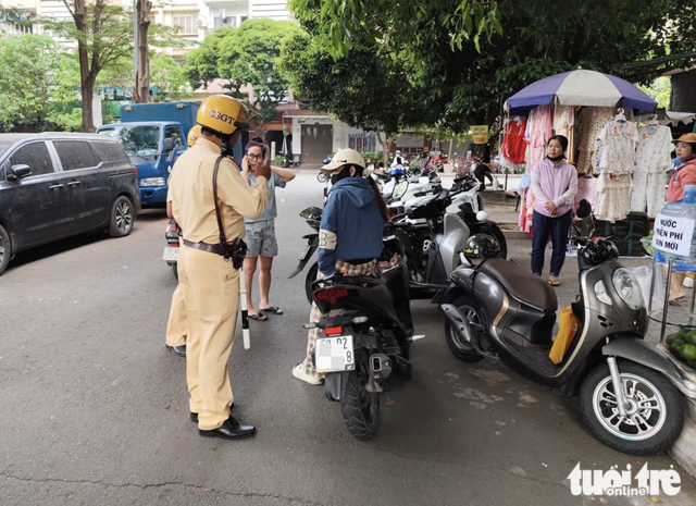 Ho Chi Minh City police crack down on sidewalk encroachment at key hotspots
- Ảnh 3. Ho Chi Minh City police crack down on sidewalk encroachment at key hotspots
- Ảnh 3.