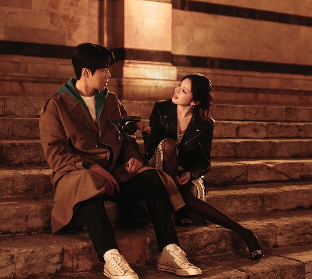 Hành trình giải mã ngôn ngữ tình yêu của bộ đôi Can this love be translated?- Ảnh 2. Hành trình giải mã ngôn ngữ tình yêu của bộ đôi Can this love be translated?- Ảnh 2.