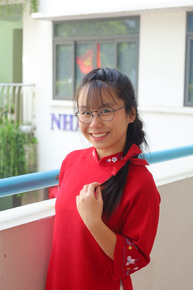 Teen Phổ thông Năng khiếu diện áo dài đến trường, khoe sắc xuân- Ảnh 6.