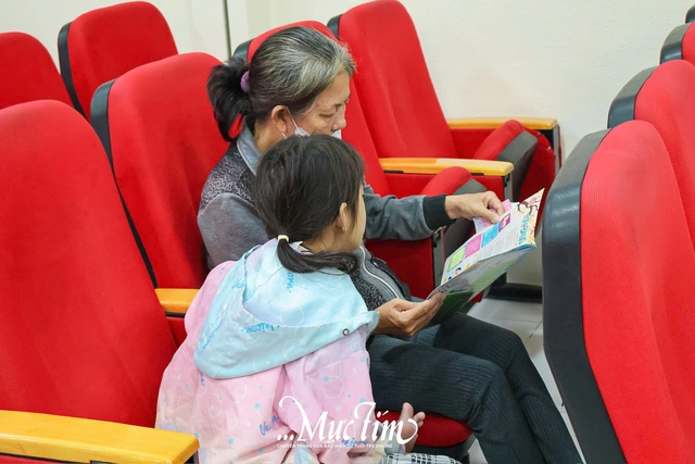 Tết cho em 2026: Mang mùa xuân ấm áp đến với bệnh nhi Bệnh viện Nhi Đồng 1 - Ảnh 10.