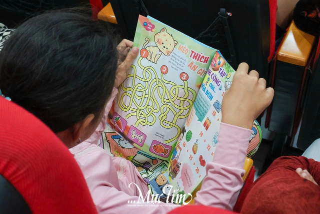 Tết cho em 2026: Mang mùa xuân ấm áp đến với bệnh nhi Bệnh viện Nhi Đồng 1 - Ảnh 4.