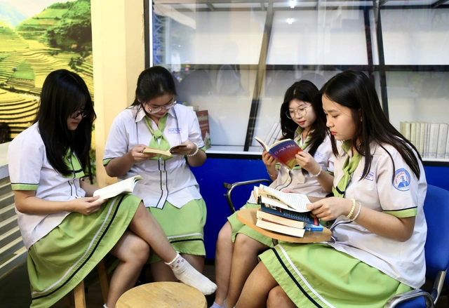 "Check-in" giờ ra chơi hạnh phúc tại Trường THPT Nguyễn Thị Diệu - Ảnh 1.