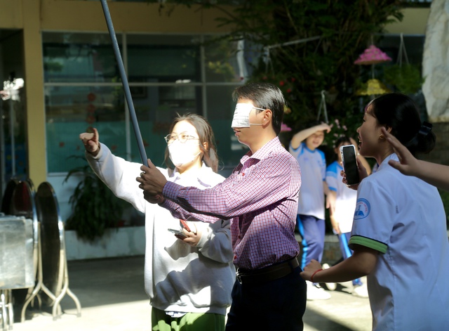 "Check-in" giờ ra chơi hạnh phúc tại Trường THPT Nguyễn Thị Diệu - Ảnh 7.