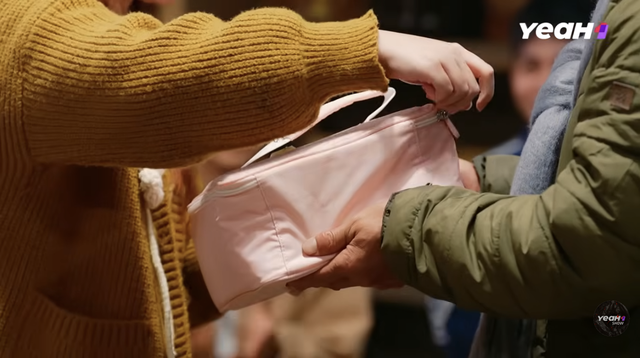 Gia đình Haha gặt bắp và xây nhà cho mèo Lướng trong tập 17 - Ảnh 1. Gia đình Haha gặt bắp và xây nhà cho mèo Lướng trong tập 17 - Ảnh 1.