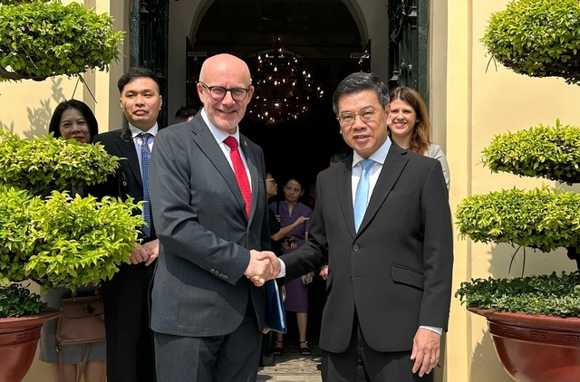 UK delegation shares urban rail expertise with Vietnam - Ảnh 1.