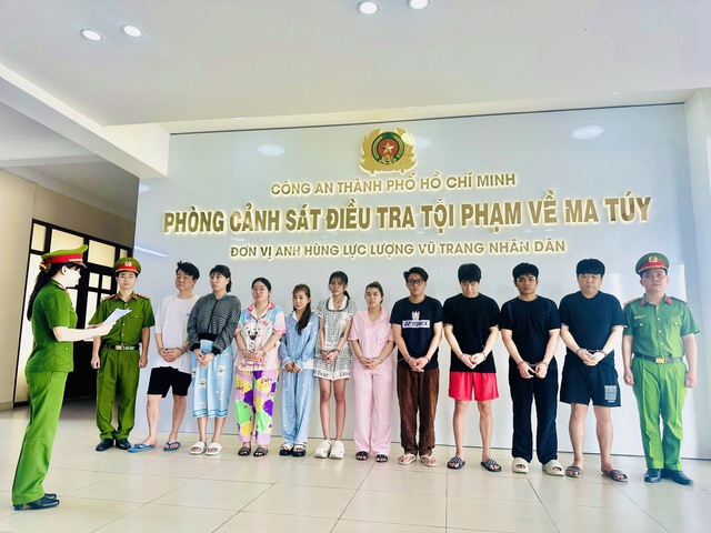 Ho Chi Minh City police bust drug ring involving 8 foreigners- Ảnh 1. Ho Chi Minh City police bust drug ring involving 8 foreigners- Ảnh 1.