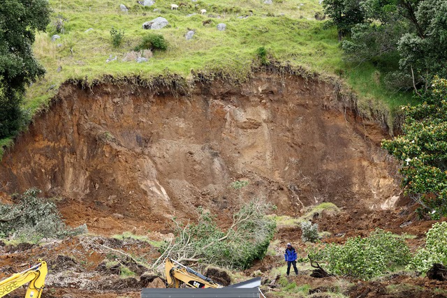 Survivors unlikely in New Zealand landslide, police say - Ảnh 1.