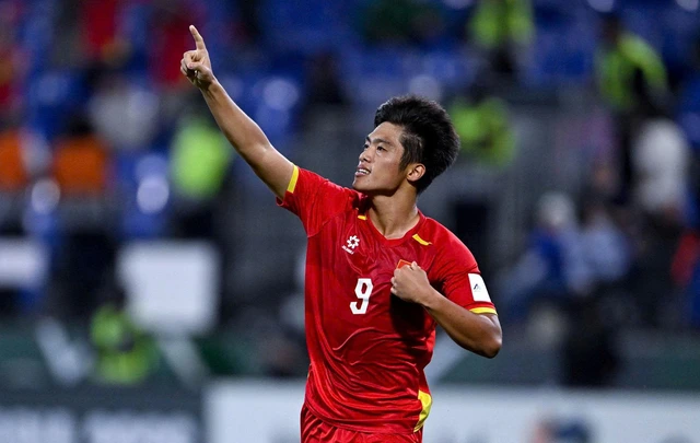 Vietnam PM congratulates under-23 football team after bronze at U23 Asian Cup - Ảnh 1.