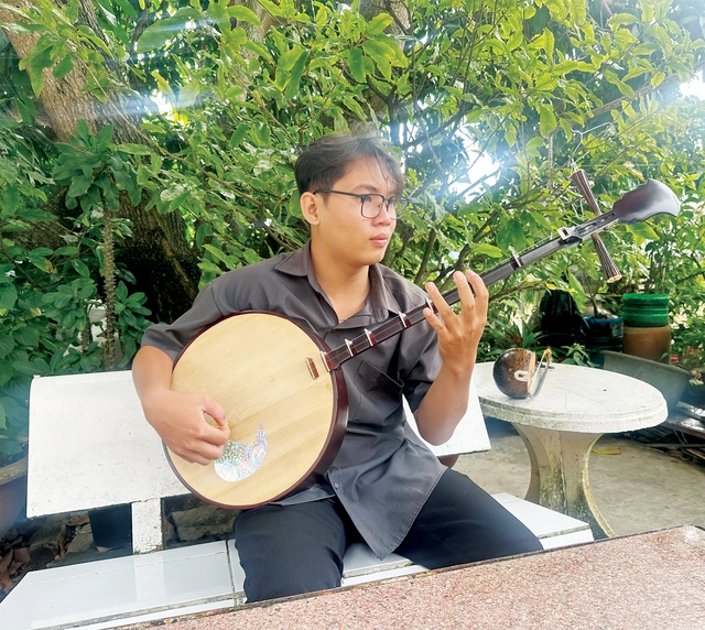 Tiếng đàn xưa giữa nhịp sống trẻ - Ảnh 1.