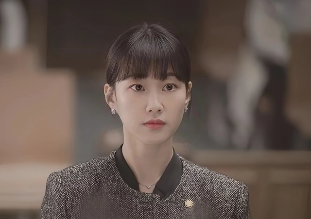 Những vai diễn đậm chất 'nắng xuân' của nàng thư ký khó đoán trong Undercover Miss Hong- Ảnh 3. Những vai diễn đậm chất 'nắng xuân' của nàng thư ký khó đoán trong Undercover Miss Hong- Ảnh 3.