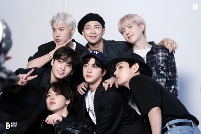 Cuộc đua nghẹt thở của fan toàn cầu trong cuộc chiến giành vé concert BTS- Ảnh 1. Cuộc đua nghẹt thở của fan toàn cầu trong cuộc chiến giành vé concert BTS- Ảnh 1.