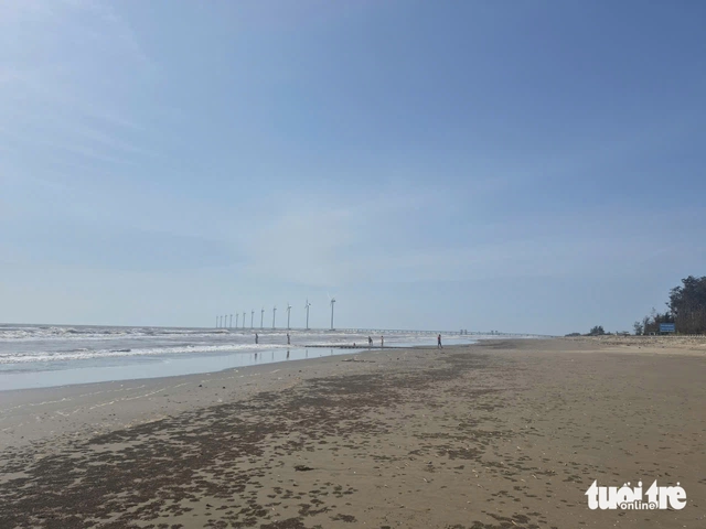 Vietnam’s Vinh Long Province cleans beach after media reports of pollution- Ảnh 2. Vietnam’s Vinh Long Province cleans beach after media reports of pollution- Ảnh 2.