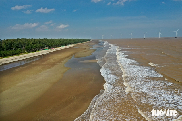 Vietnam’s Vinh Long Province cleans beach after media reports of pollution- Ảnh 1. Vietnam’s Vinh Long Province cleans beach after media reports of pollution- Ảnh 1.